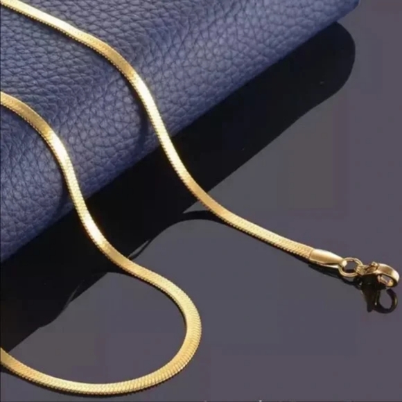 NWT NEW GOLD HERRINGBONE CLAVICLE FLAT CHAIN NECKLACE - Picture 3 of 3